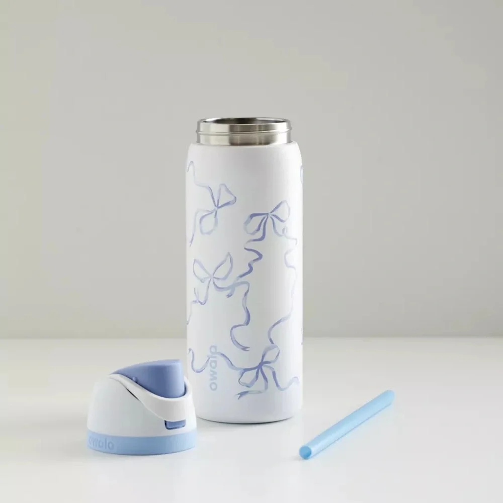 Owala UO Exclusive FreeSip 32 oz Bow Water Bottle - Tied and True - Picture 4 of 6